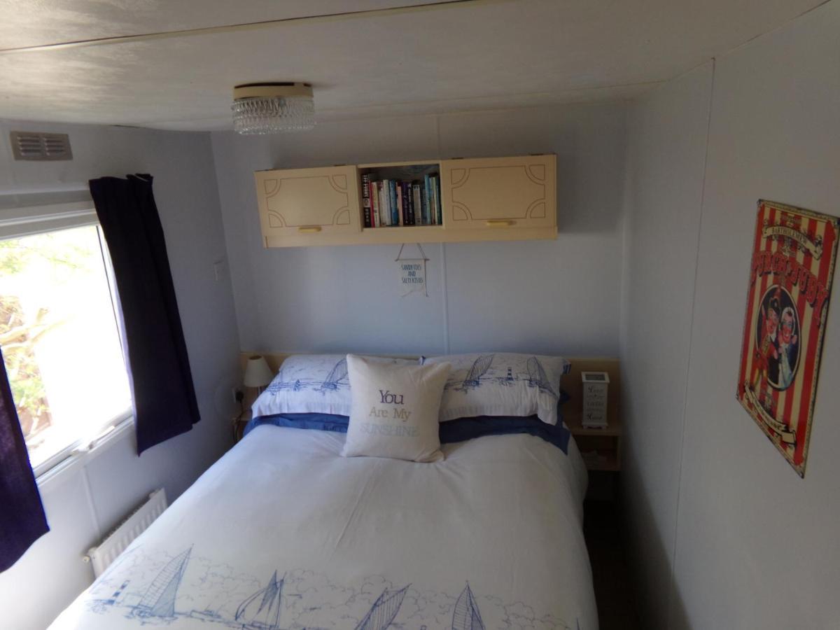 Happydaze Caravan Bacton  Εξωτερικό φωτογραφία